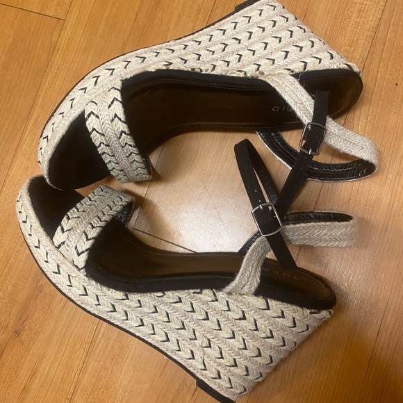 Like new torrid platform wedges size 10 - Picture 11 of 12